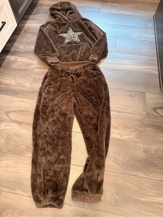 Pants - Cozy Plush Brown Hooded Jogger Set with Leopard Star